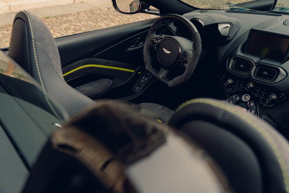 Aston Martin Vantage Roadster F1 Edition (Automático)